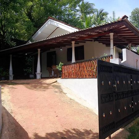 Methusha Holiday House Mirissa Bagian luar foto