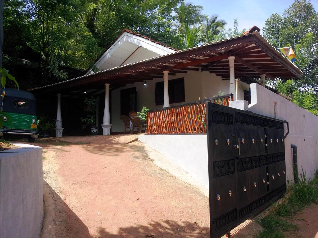 Methusha Holiday House Mirissa Bagian luar foto