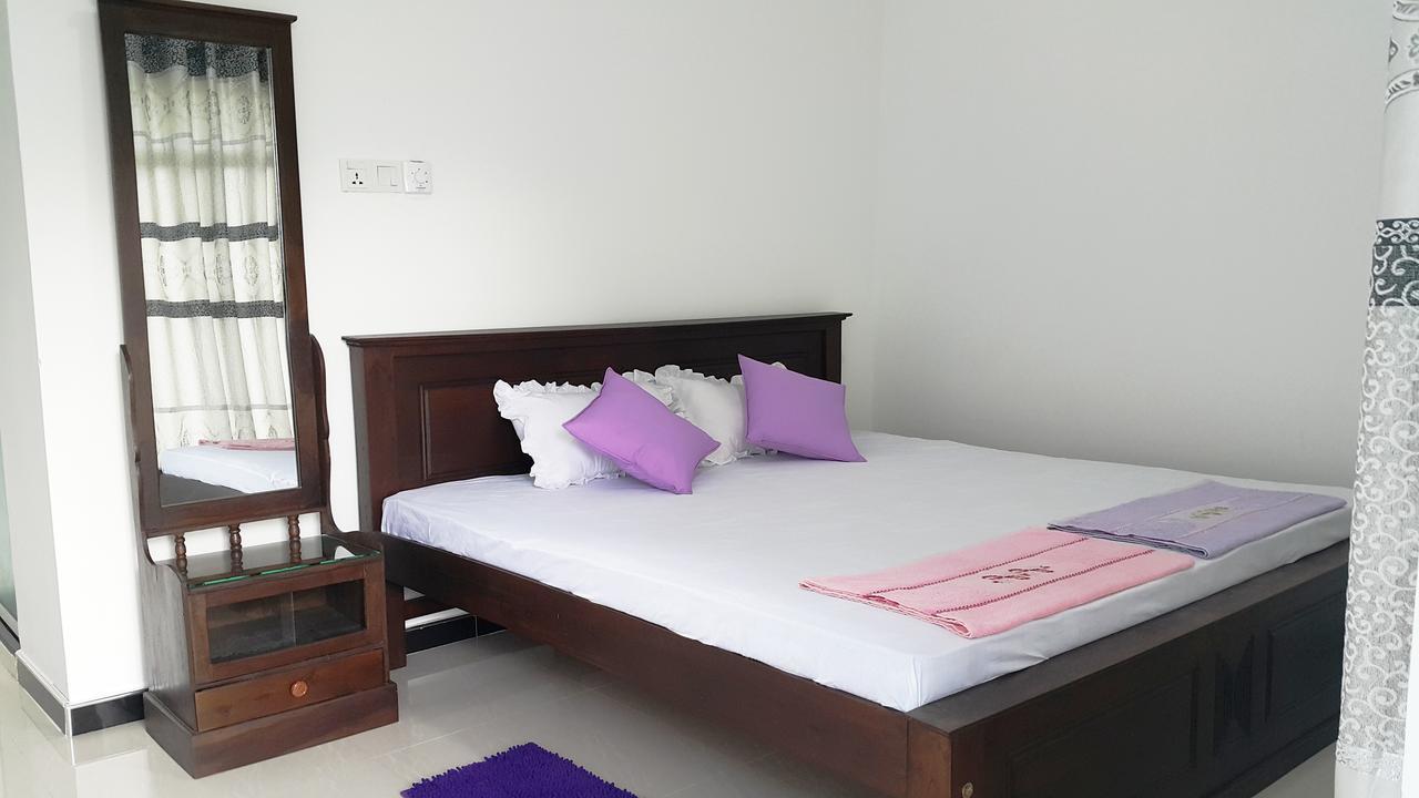 Methusha Holiday House Mirissa Bagian luar foto
