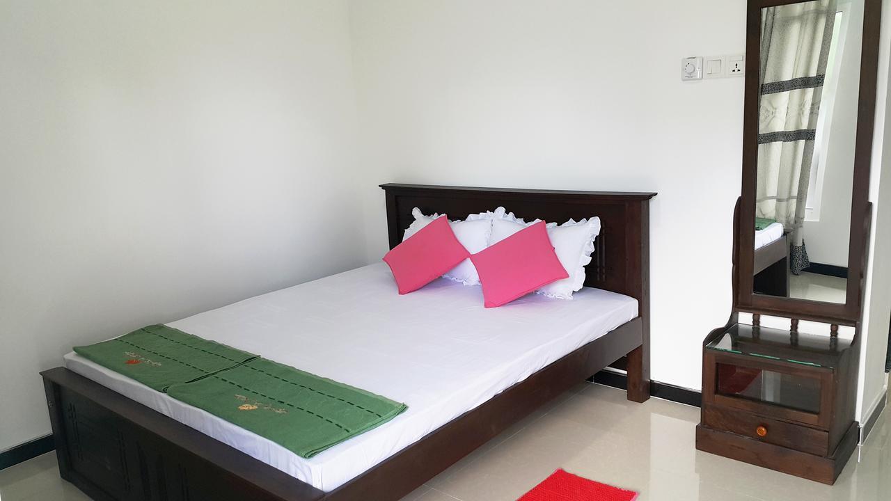 Methusha Holiday House Mirissa Bagian luar foto