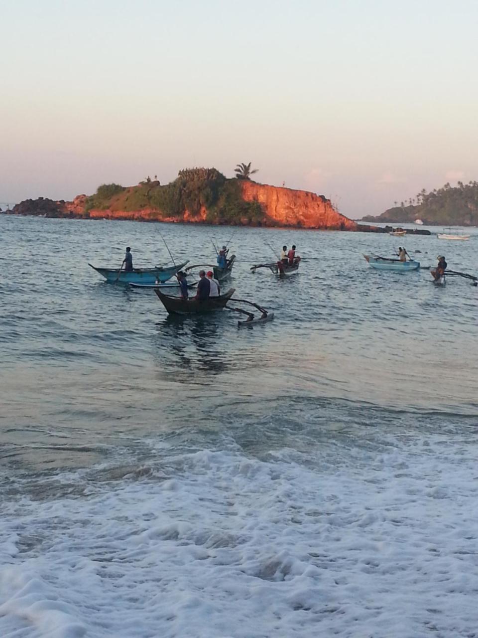 Methusha Holiday House Mirissa Bagian luar foto